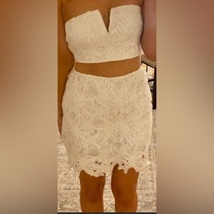 Tobi White Velvety Flower Lace-likeTwo-Piece Skirt Set Size M